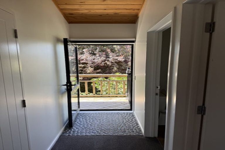 Photo of property in 4 Gradwell Place, Two Mile Bay, Taupo, 3330
