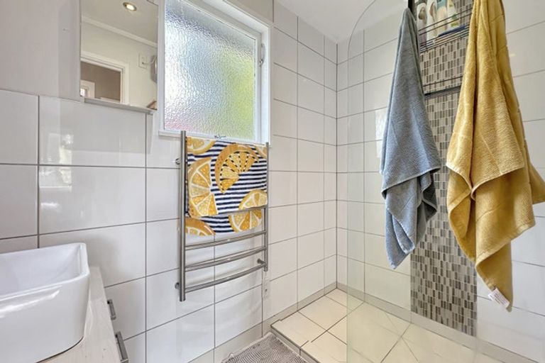 Photo of property in 40a/1 Woodglen Road, Glen Eden, Auckland, 0602