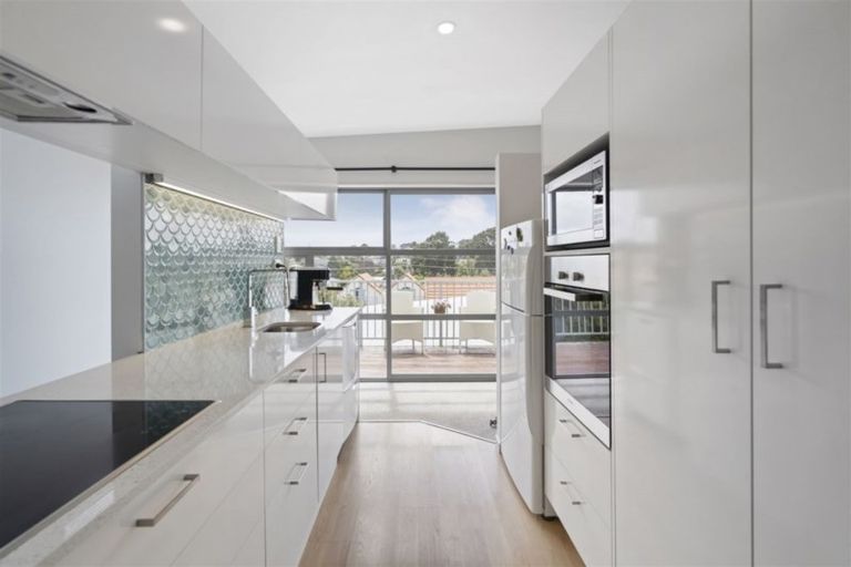 Photo of property in 14a Holiday Road, Stanmore Bay, Whangaparaoa, 0932