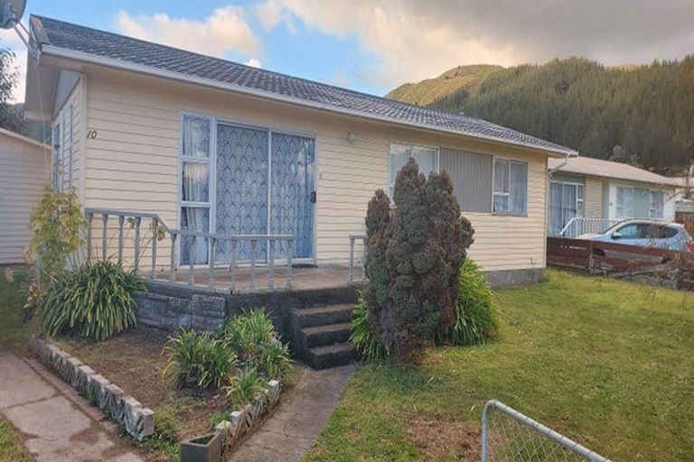 Photo of property in 10 Twickenham Street, Wainuiomata, Lower Hutt, 5014