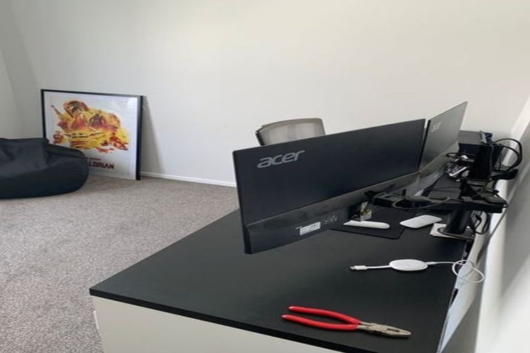 Photo of property in 29b Glanmire Road, Newlands, Wellington, 6037