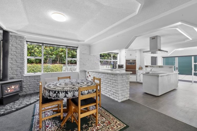 Photo of property in 14 Peace Avenue, Moturoa, New Plymouth, 4310