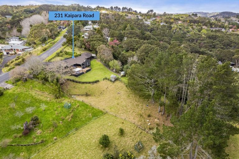 Photo of property in 231 Kaipara Road, Papakura, 2582