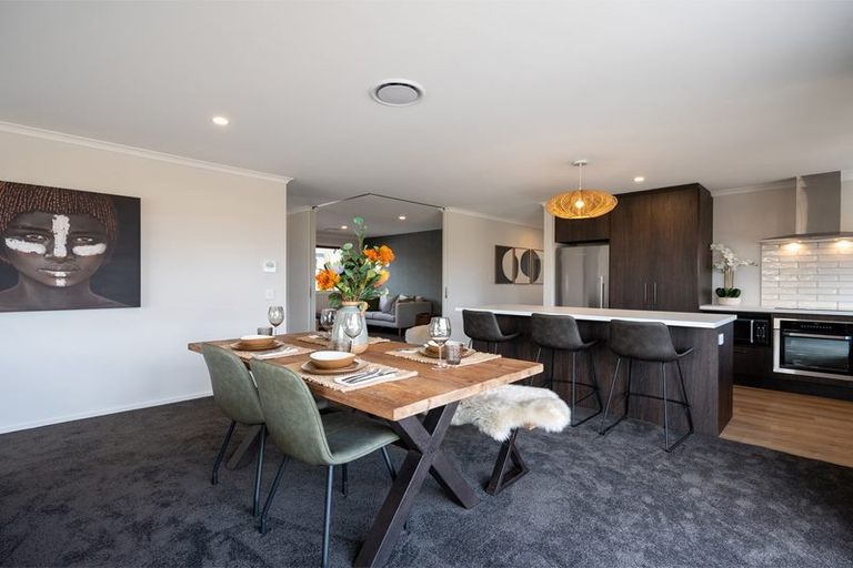 Photo of property in 9 Vogwill Road, Kumeu, 0810