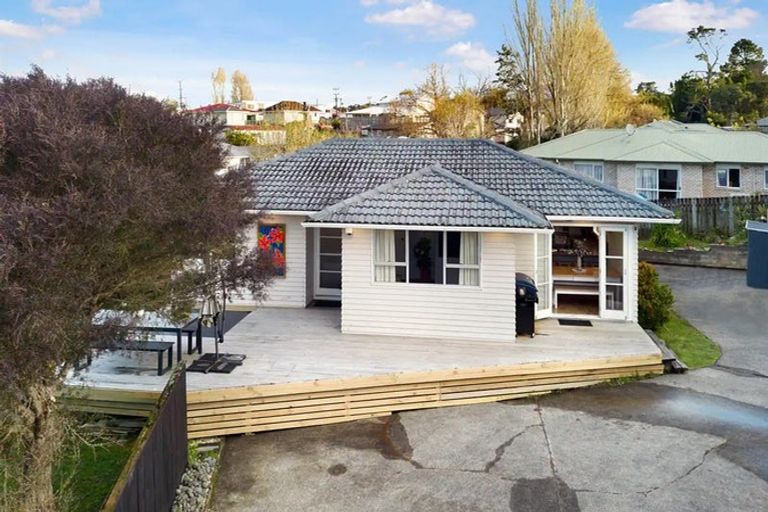 Photo of property in 86 Rosewarne Crescent, Glendene, Auckland, 0602