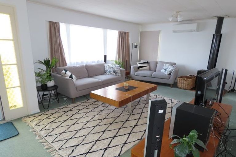 Photo of property in 8 Pipitea Place, Massey, Auckland, 0614