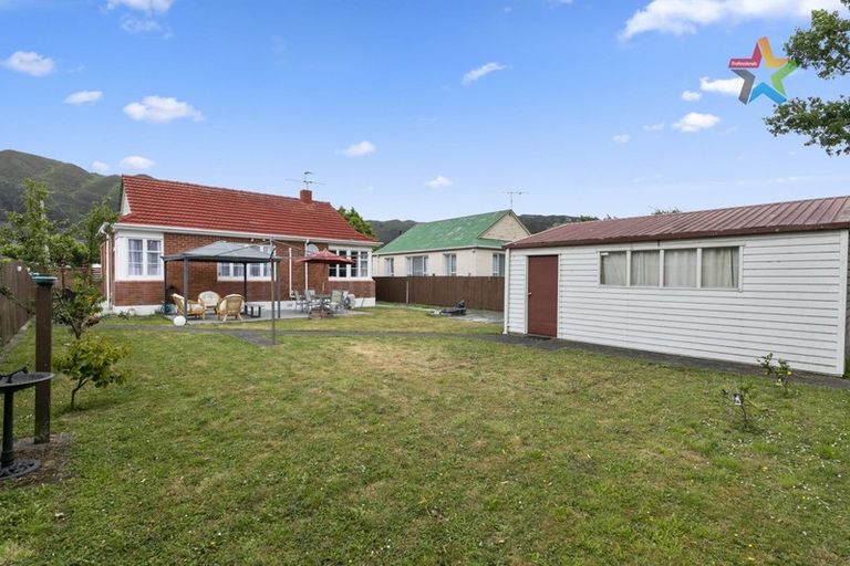 Photo of property in 43 Shearer Crescent, Naenae, Lower Hutt, 5011