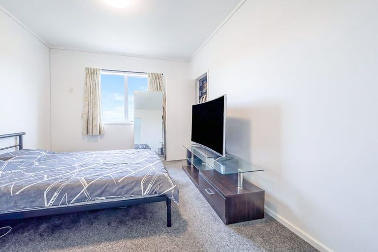 Photo of property in 13 Hellyers Street, Birkdale, Auckland, 0626