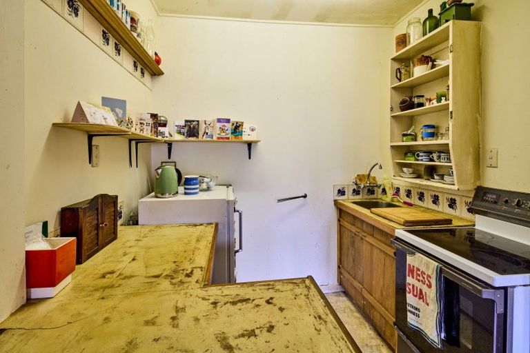 Photo of property in 17 Tio Tio Road, Miramar, Wellington, 6022