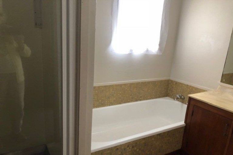 Photo of property in 83 Daffodil Street, Titirangi, Auckland, 0604