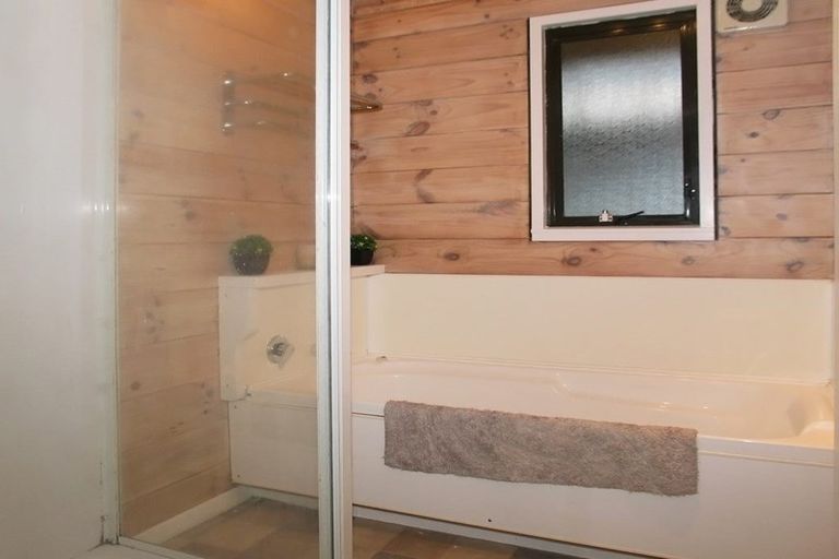 Photo of property in 52 Mercury Way, Whitby, Porirua, 5024