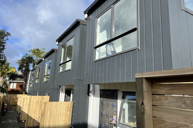 Photo of property in 43 Tirimoana Road, Te Atatu South, Auckland, 0602
