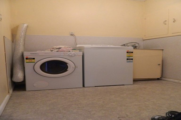 Photo of property in 3 Merritt Way, Newlands, Wellington, 6037