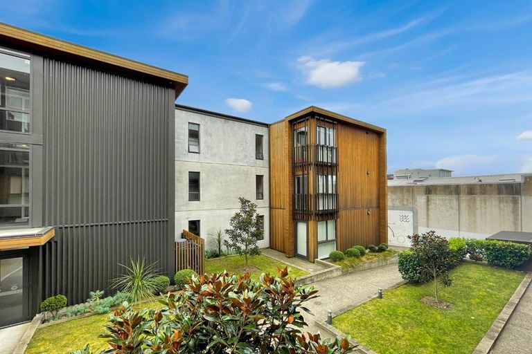 Photo of property in Vedado Apartments, 407/41u Hopper Street, Mount Cook, Wellington, 6011