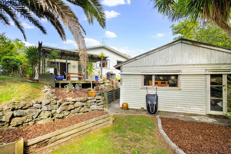 Photo of property in 37 Cyclarama Crescent, Massey, Auckland, 0614