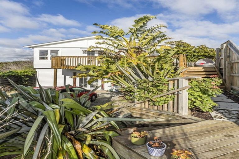 Photo of property in 78 Grays Road, Camborne, Porirua, 5026