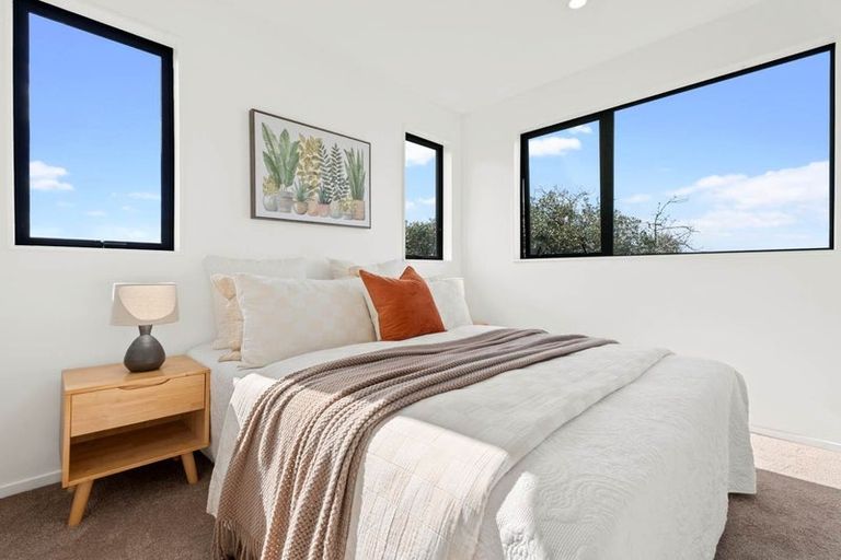 Photo of property in 19 Ellesmere Crescent, Pakuranga Heights, Auckland, 2010