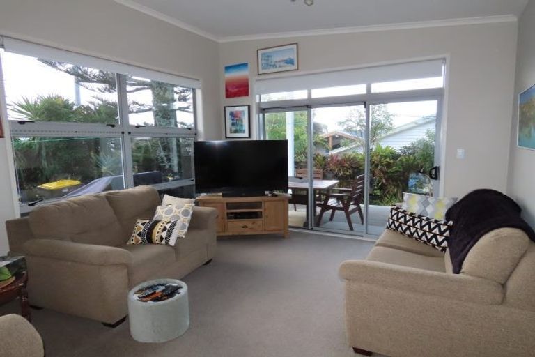 Photo of property in 116 Matipo Road, Te Atatu Peninsula, Auckland, 0610