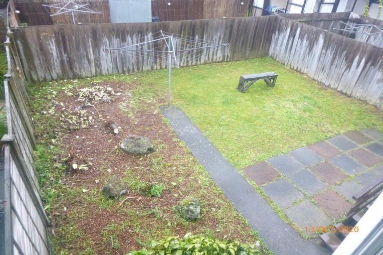Photo of property in 1b/2 Divich Avenue, Te Atatu South, Auckland, 0610