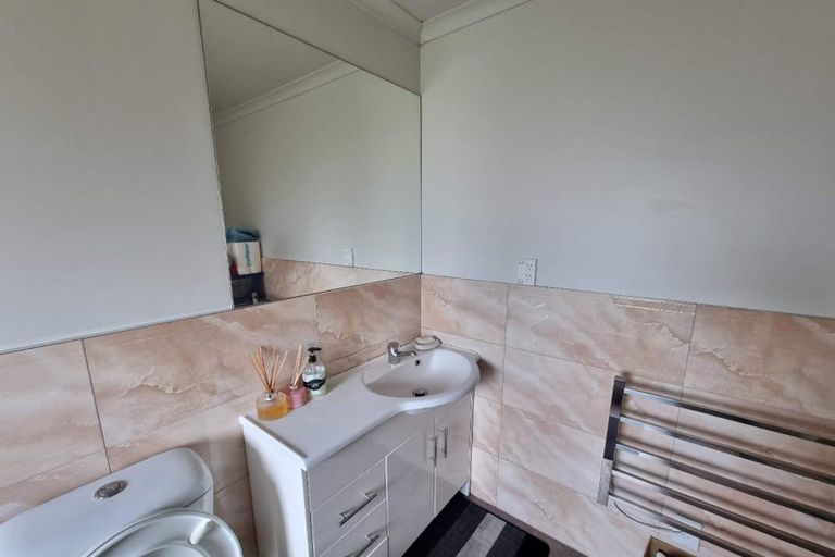 Photo of property in 11/2 Swan Hill Drive, Glen Eden, Auckland, 0602