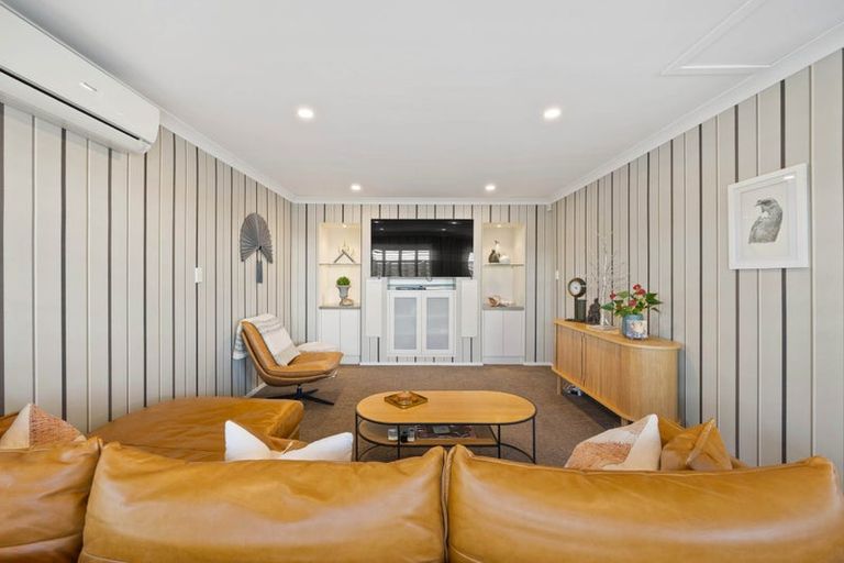 Photo of property in 3 Pounamu Place, Shelly Park, Auckland, 2014