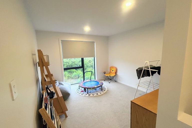 Photo of property in 42 Koreke Close, Kenepuru, Porirua, 5022