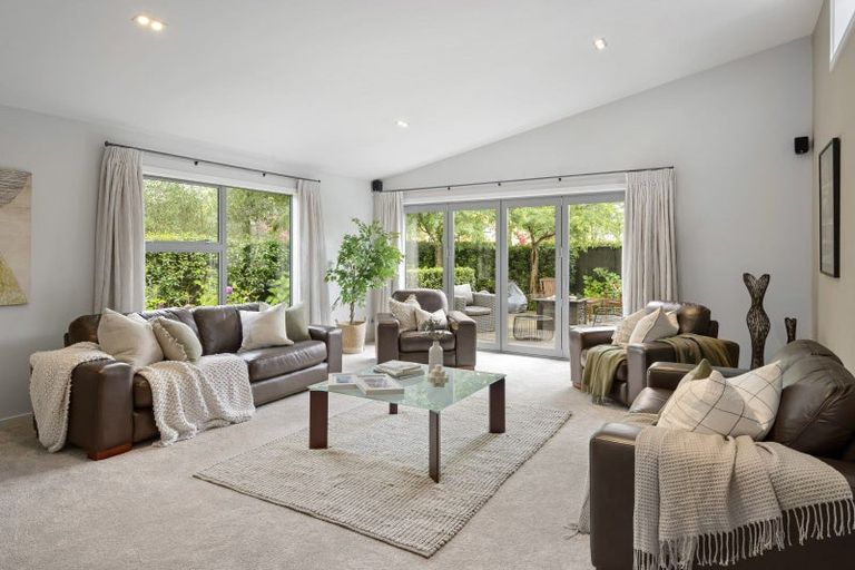 Photo of property in 1 Westall Lane, Avonhead, Christchurch, 8042