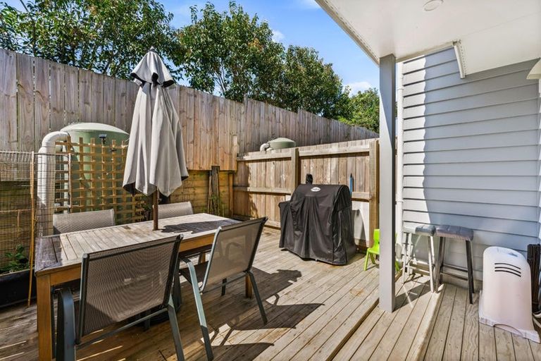 Photo of property in 4/6 South Pacific Place, Henderson, Auckland, 0612