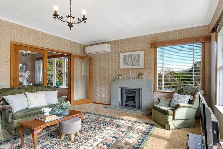 Photo of property in 84 Newlands Road, Newlands, Wellington, 6037