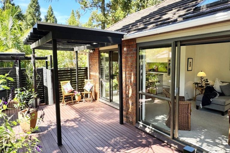 Photo of property in 11 Fitzpatrick Place, Chatswood, Auckland, 0626