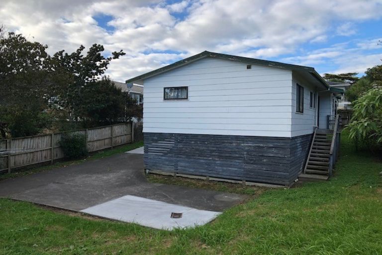 Photo of property in 13 Craigbank Avenue, New Lynn, Auckland, 0600