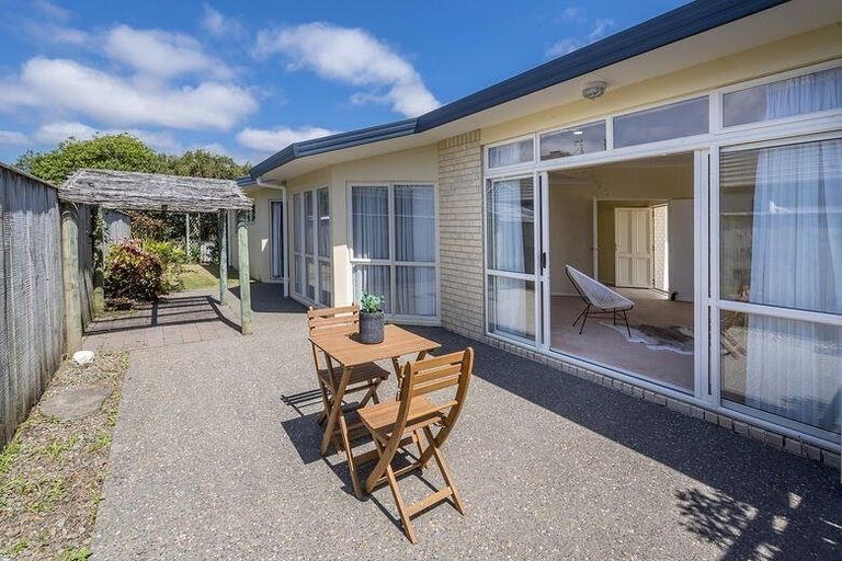 Photo of property in 25 San Priamo Place, Paraparaumu Beach, Paraparaumu, 5032