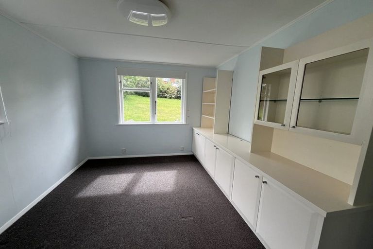 Photo of property in 5 Wakefield Terrace, Tawa, Wellington, 5028