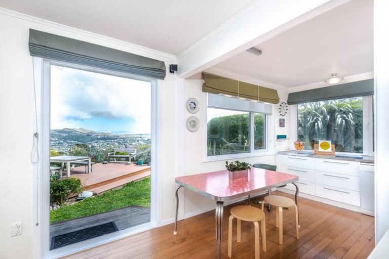 Photo of property in 9 Ruskin Road, Newlands, Wellington, 6037