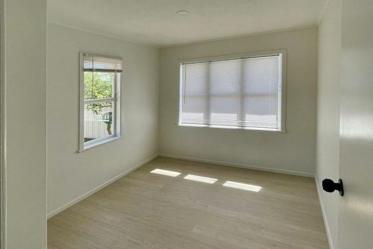 Photo of property in 104 Edmonton Road, Henderson, Auckland, 0612