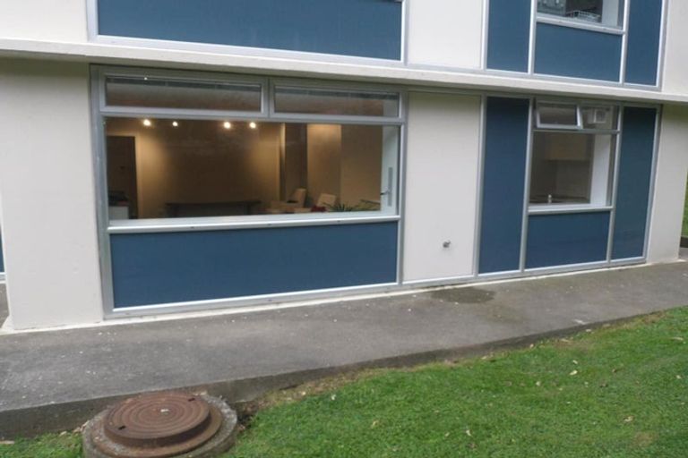 Photo of property in Jerningham Apartments, 20 Oriental Terrace, Oriental Bay, Wellington, 6011