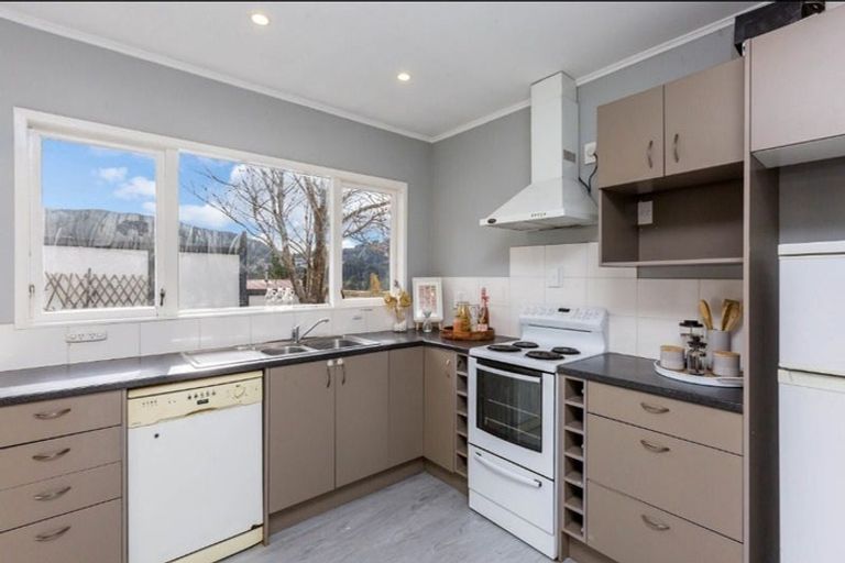 Photo of property in 15 Holborn Drive, Stokes Valley, Lower Hutt, 5019