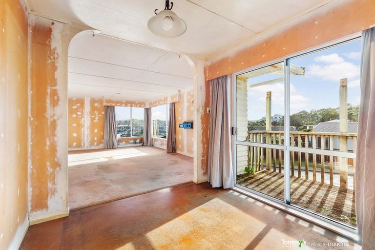 Photo of property in 9 Gow Street, Newlands, Wellington, 6037