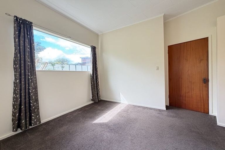 Photo of property in 10 Westview Grove, Miramar, Wellington, 6022