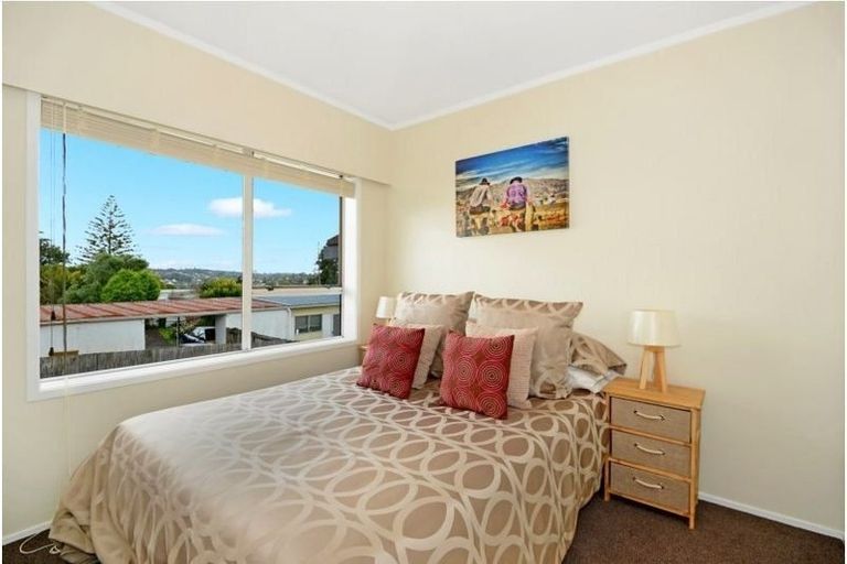 Photo of property in 1/123 Birkdale Road, Birkdale, Auckland, 0626