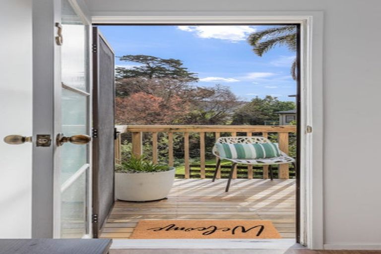 Photo of property in 3/9 Fuchsia Place, Birkdale, Auckland, 0626