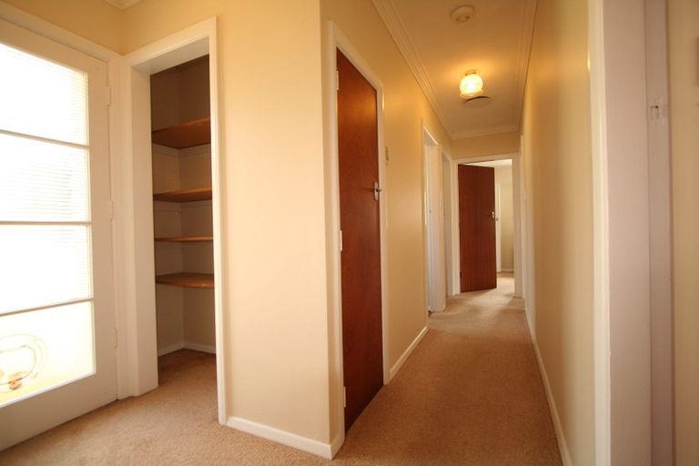 Photo of property in 49 Lyndfield Lane, Newlands, Wellington, 6037