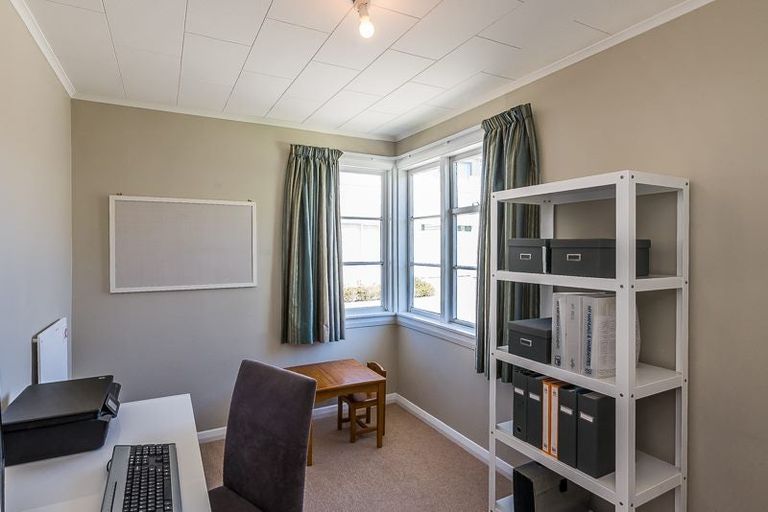 Photo of property in 36 Horokiwi Road West, Newlands, Wellington, 6037