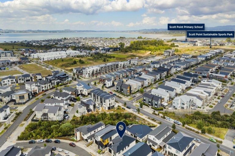 Photo of property in 10 Hato Road, Hobsonville, Auckland, 0616