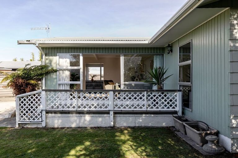 Photo of property in 107 Ruamahanga Crescent, Terrace End, Palmerston North, 4410