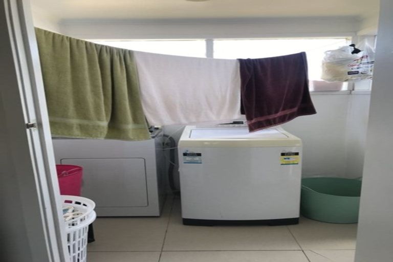 Photo of property in 3/178 Chivalry Road, Glenfield, Auckland, 0629
