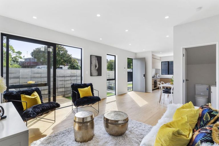 Photo of property in 44d Blakeborough Drive, Forrest Hill, Auckland, 0620
