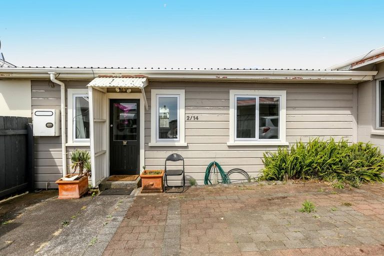 Photo of property in 2 Karamu Street, Strandon, New Plymouth, 4312