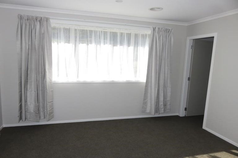 Photo of property in 102 Melksham Drive, Churton Park, Wellington, 6037