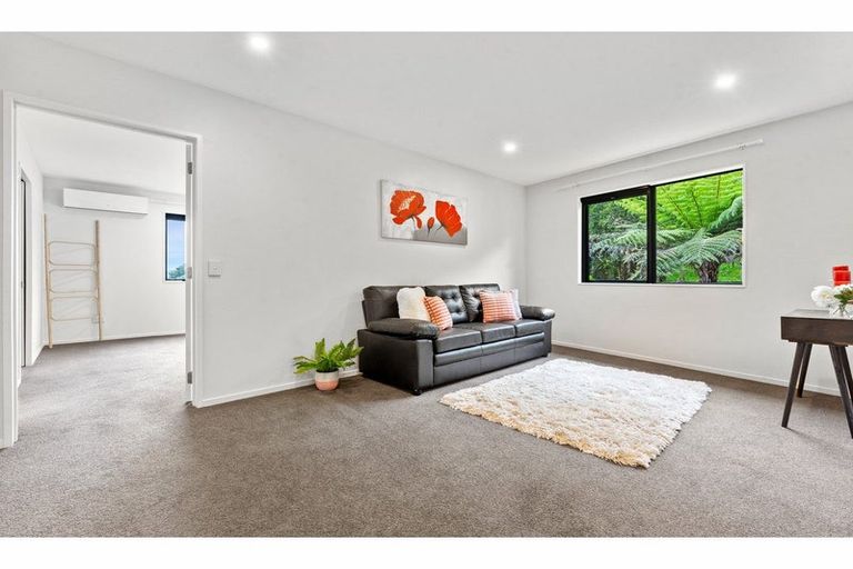Photo of property in 21 Mariners View Road, Beach Haven, Auckland, 0626
